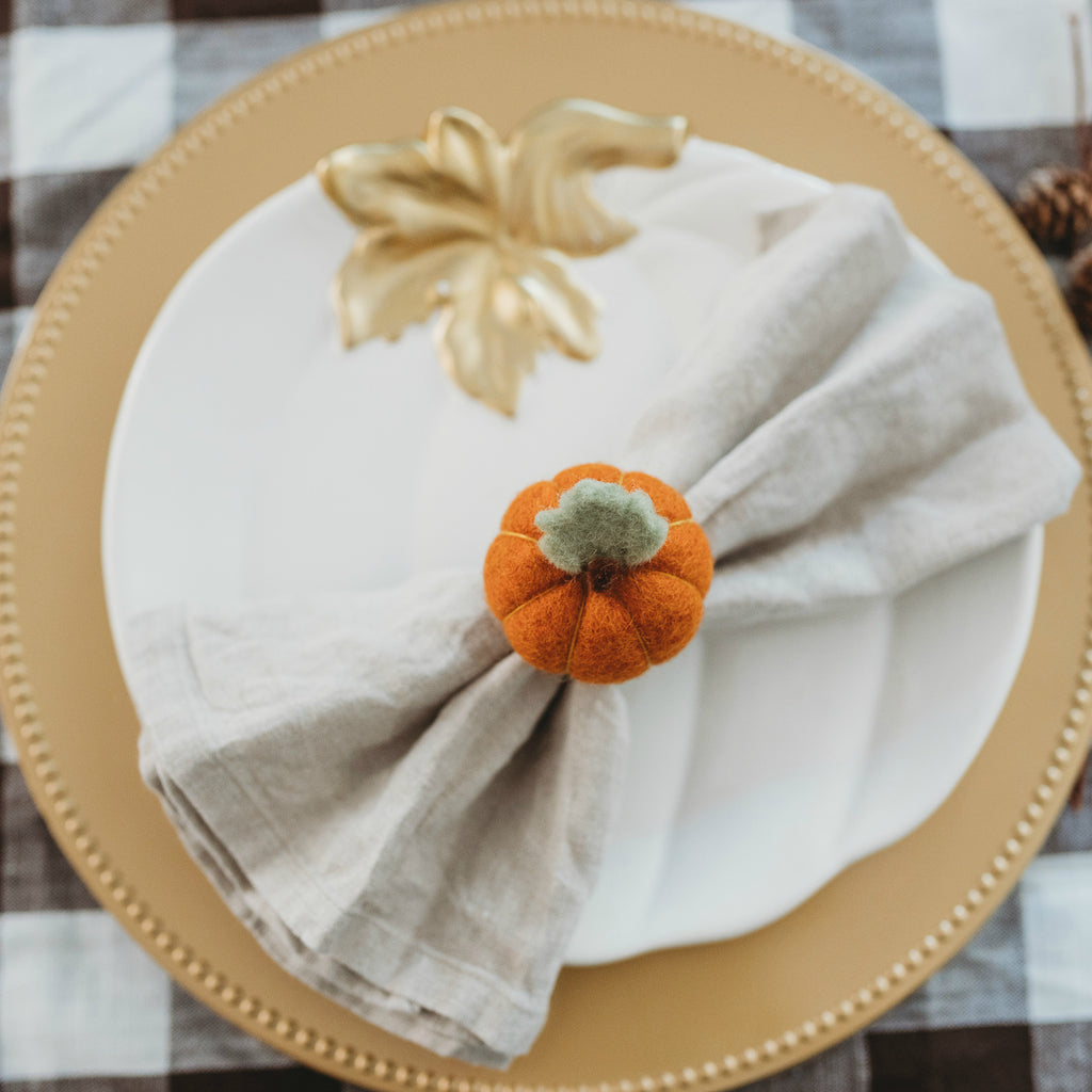 How to Bring the Natural Beauty of Fall to Your Thanksgiving Table