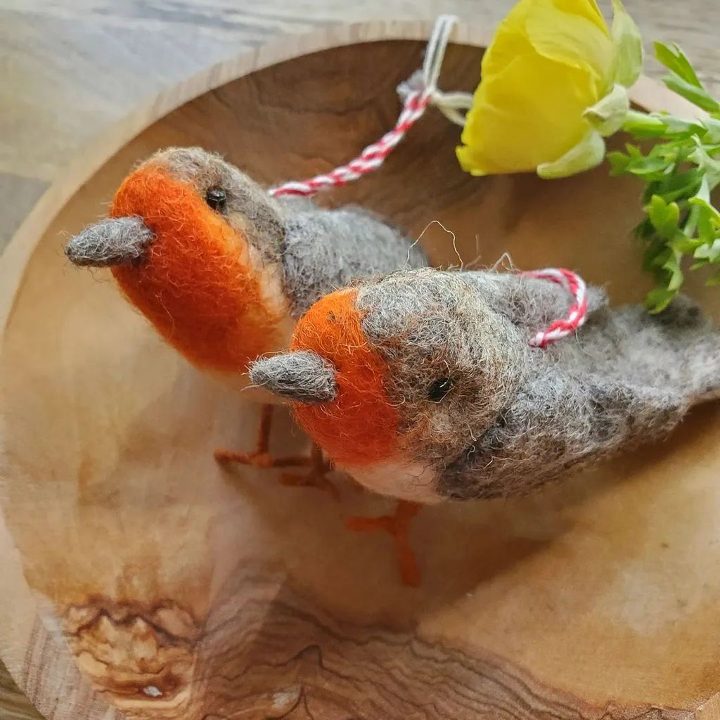 Feathered Delights:  A Robin Bird Ornament Gift Guide