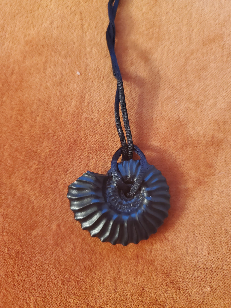 Seashell Black Coal Heart Engraved Pendant - Welljourn