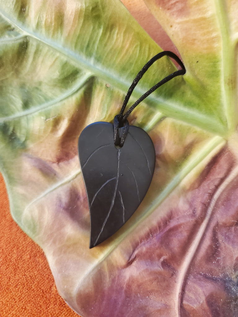 Leaf Design Coal Engraved Pendant - Welljourn