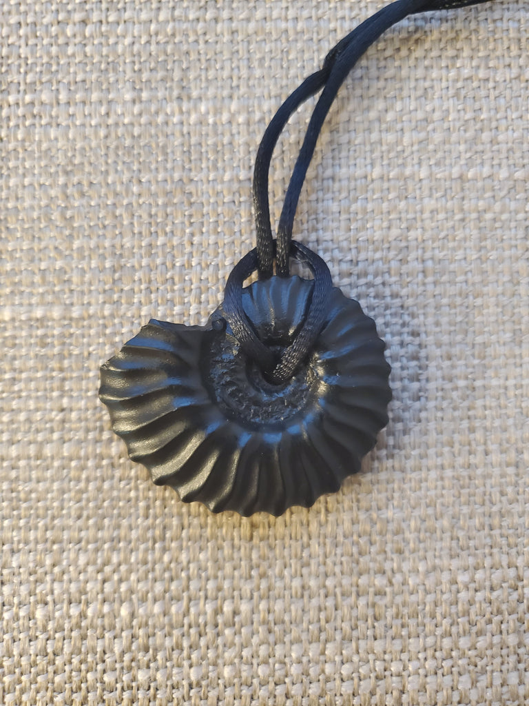 Seashell Black Coal Heart Engraved Pendant - Welljourn