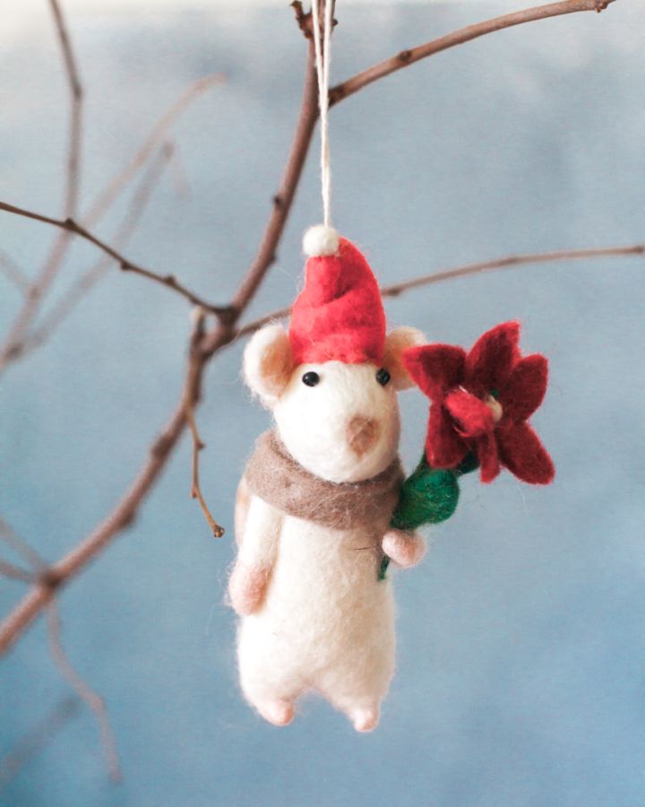 Mouse Holding Flower Felt Ornament - Welljourn